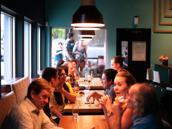 Stravenky alebo hotovosť: Čo si myslia majitelia reštaurácií?