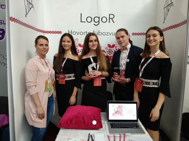 Študenti košického gymnázia so svojím produktom LogoR. Zdroj: Podnikajte.sk