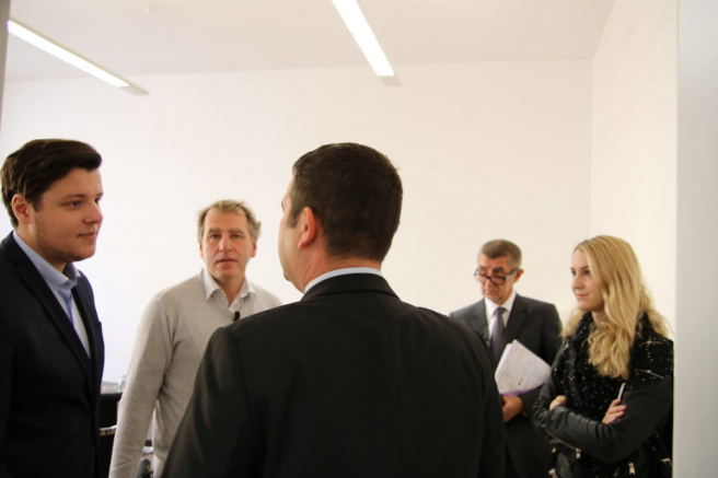 Ondřej Kania na stretnutí s premiérom Českej republiky Andrejom Babišom. Zdroj: Facebook - American Academy in Prague