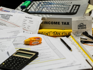 Jednoduché účtovníctvo – príklady na stravné, odvody a mzdy