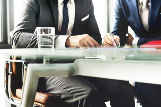 Založenie podnikateľského účtu v praxi: čo treba zvážiť pri výbere banky?